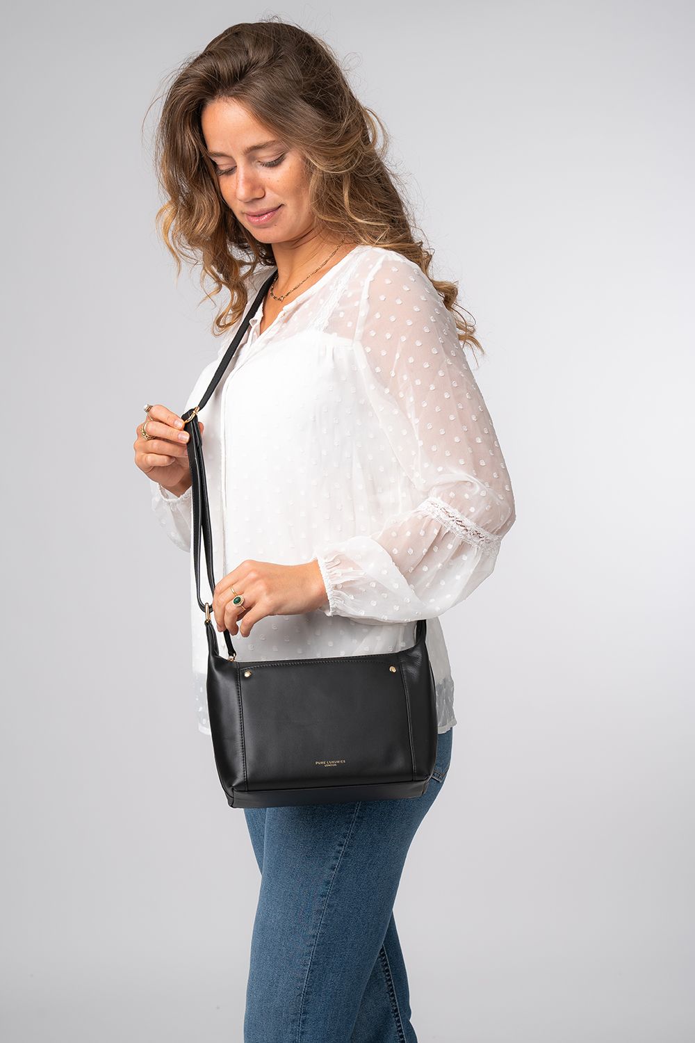 Pure Luxuries London Sofia' Leather Cross Body Bag