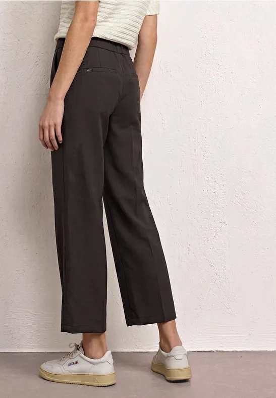 Straight Leg Hose mit Gürteldetails