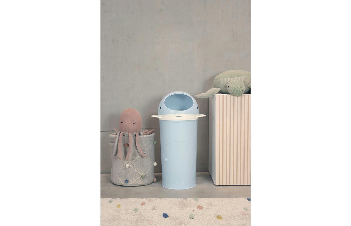 - Poubelle à couches