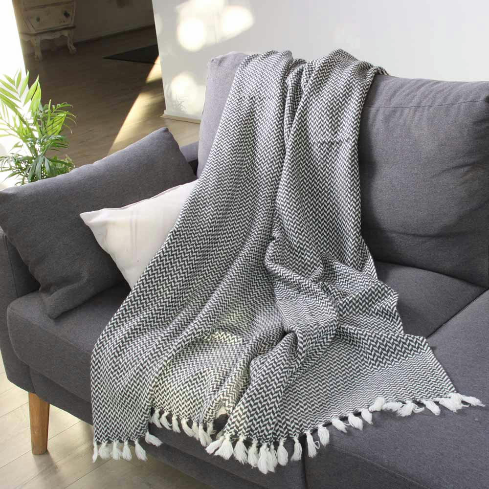 GRIS FONCÉ - Plaid cachemire et laine petits chevrons gris anthracite 130 x 230 cm