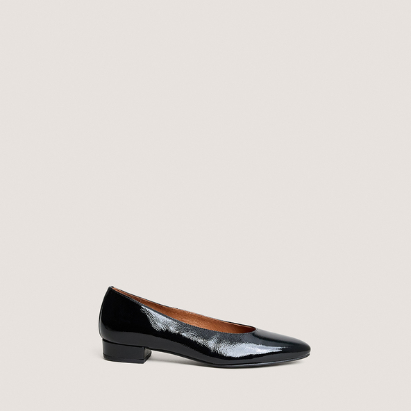 Ballerines à bouts ovalesen vernis plissé noir | DUA