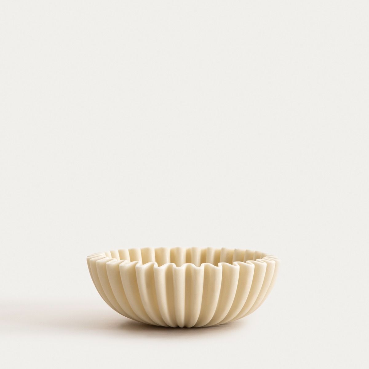 Misa dekoracyjna AUREA o promienistym wzorze ecru 20x20x6,5 cm