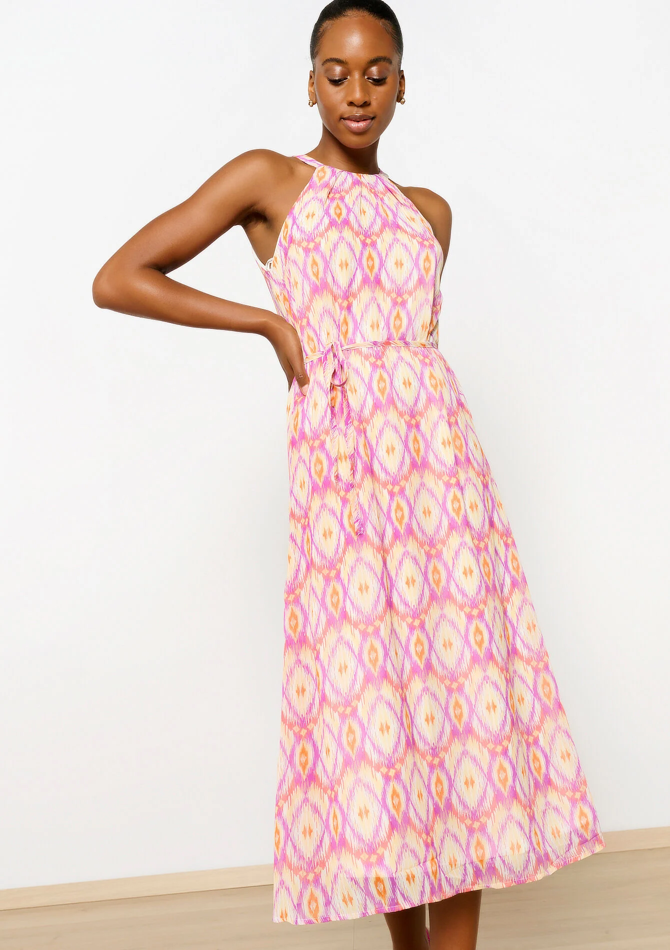 Halterjurk met ikatprint