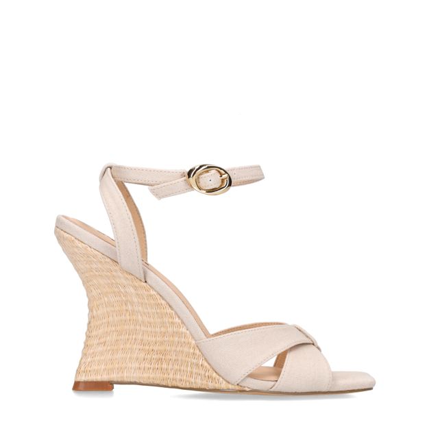 Beige sleehak sandalen