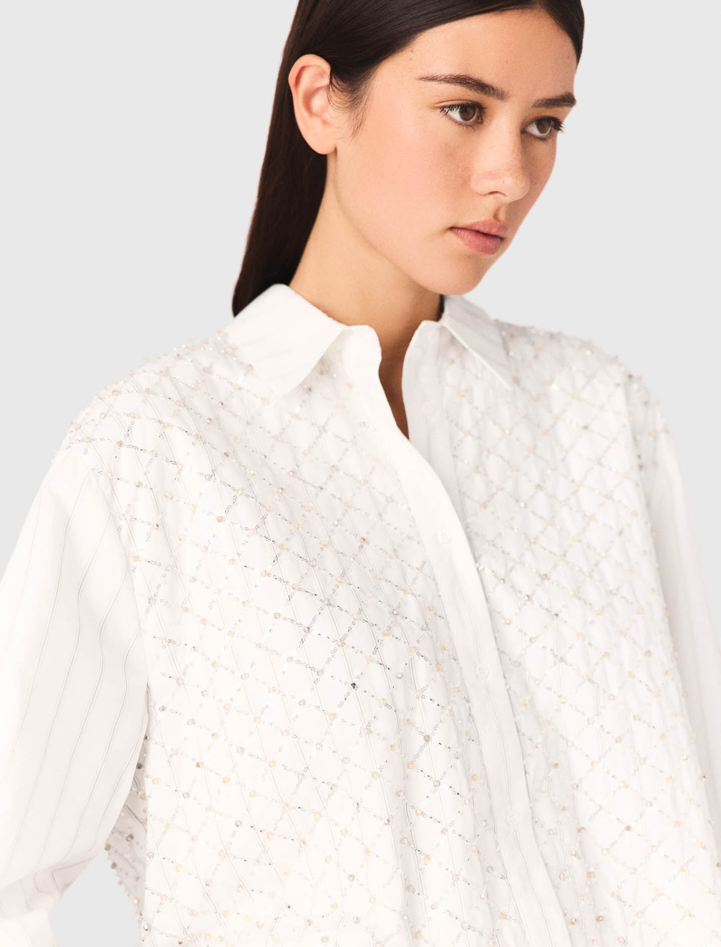 Chemise courte brodée de perles