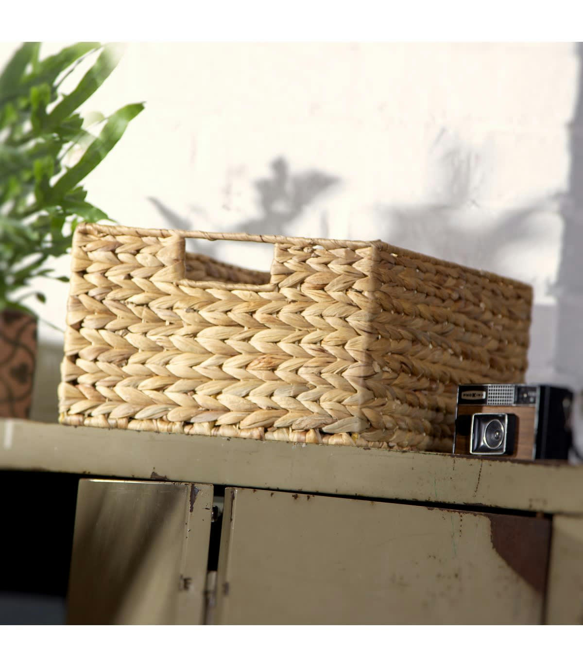 - Panier en jacinthe d'eau armature métal - hauteur 17 cm - Beige