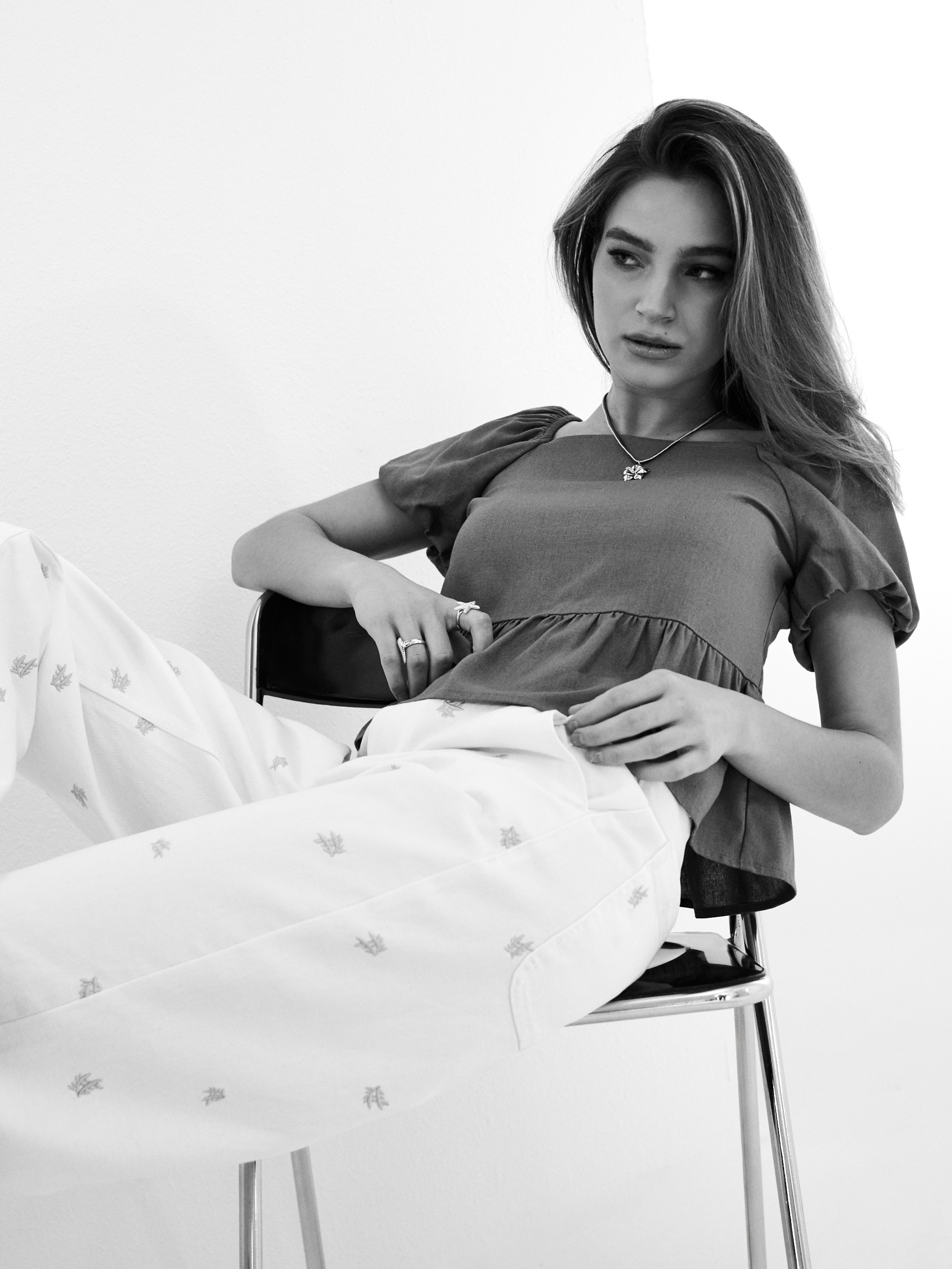 Jeansy wide leg z haftem