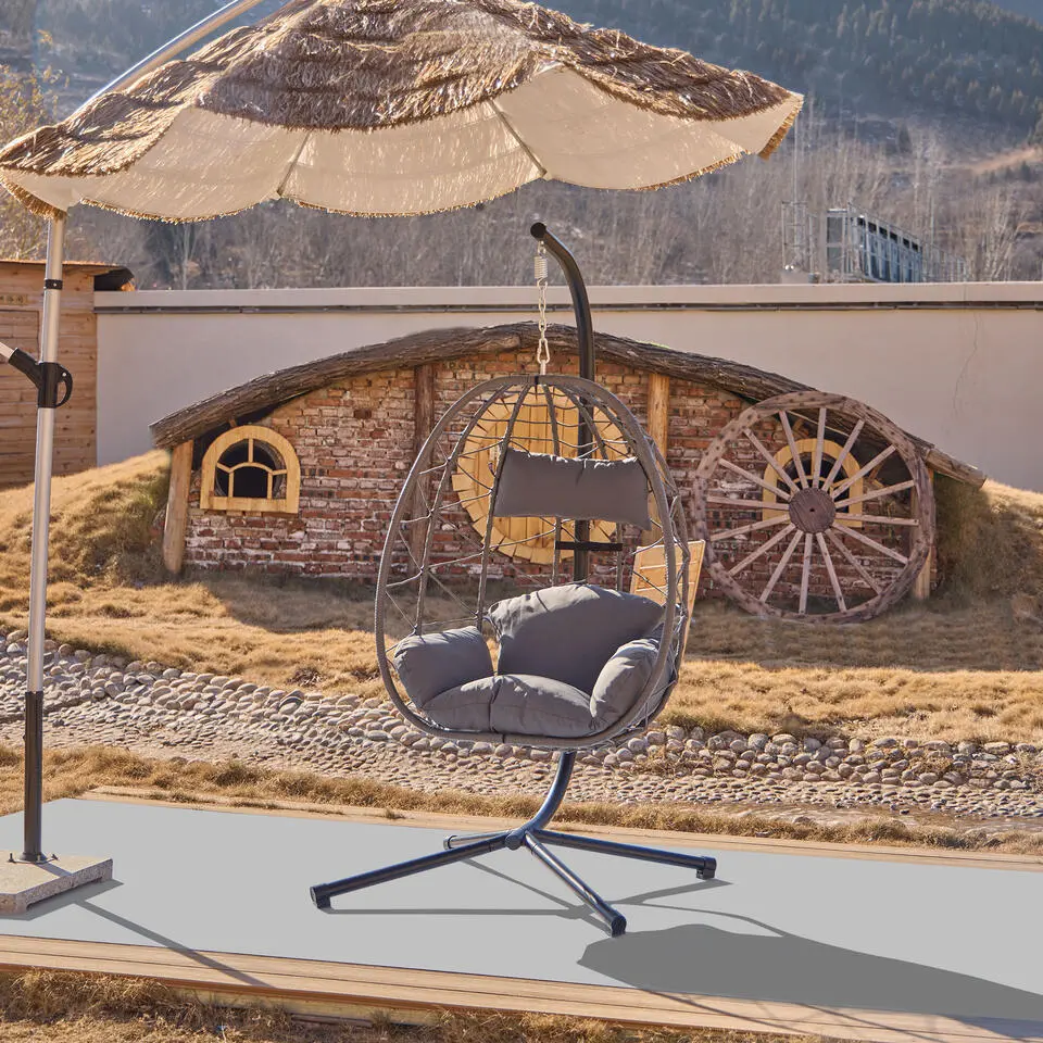 Hangstoel van Rotan en Metaal in Zwart