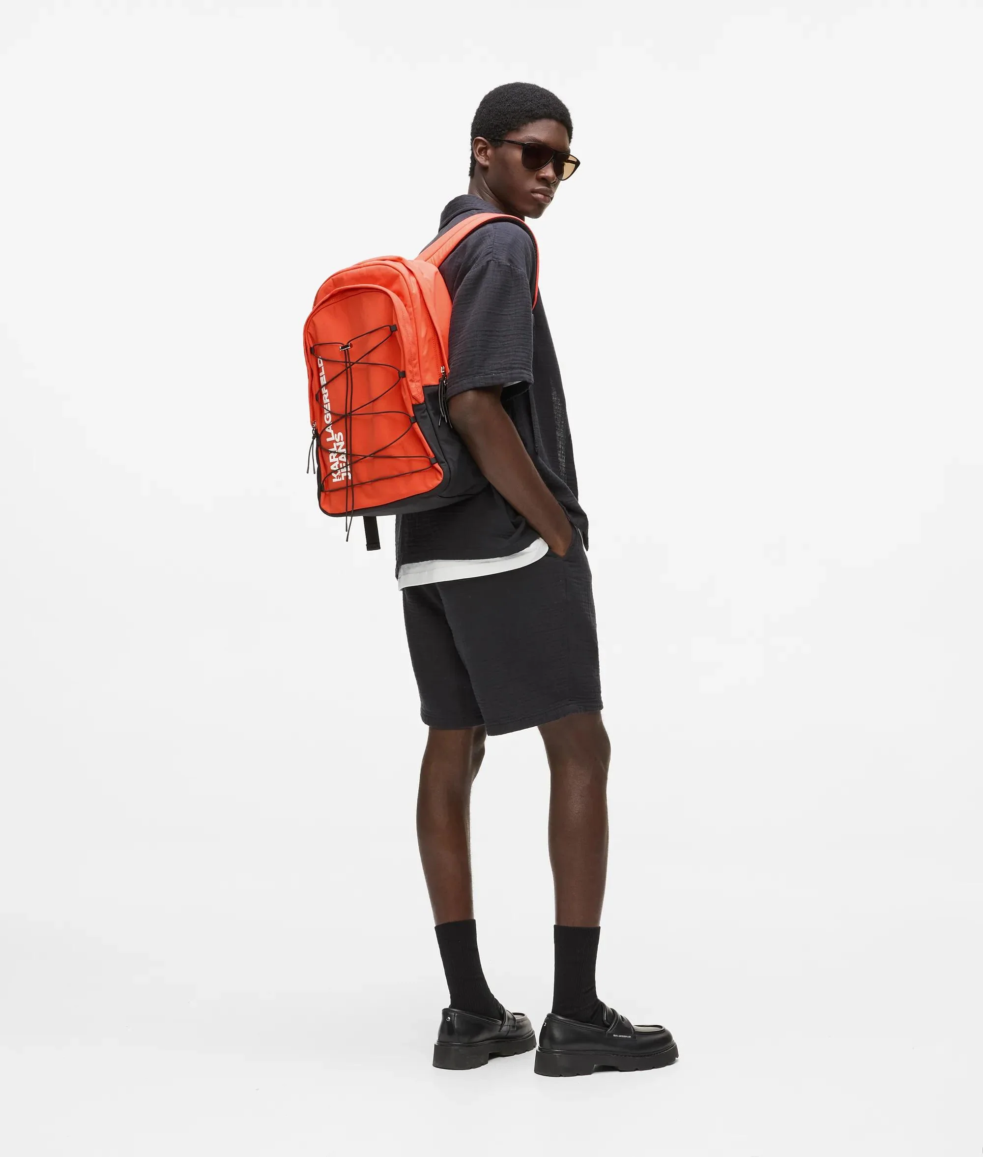 Sac à dos style utilitaire avec cordon de serrage