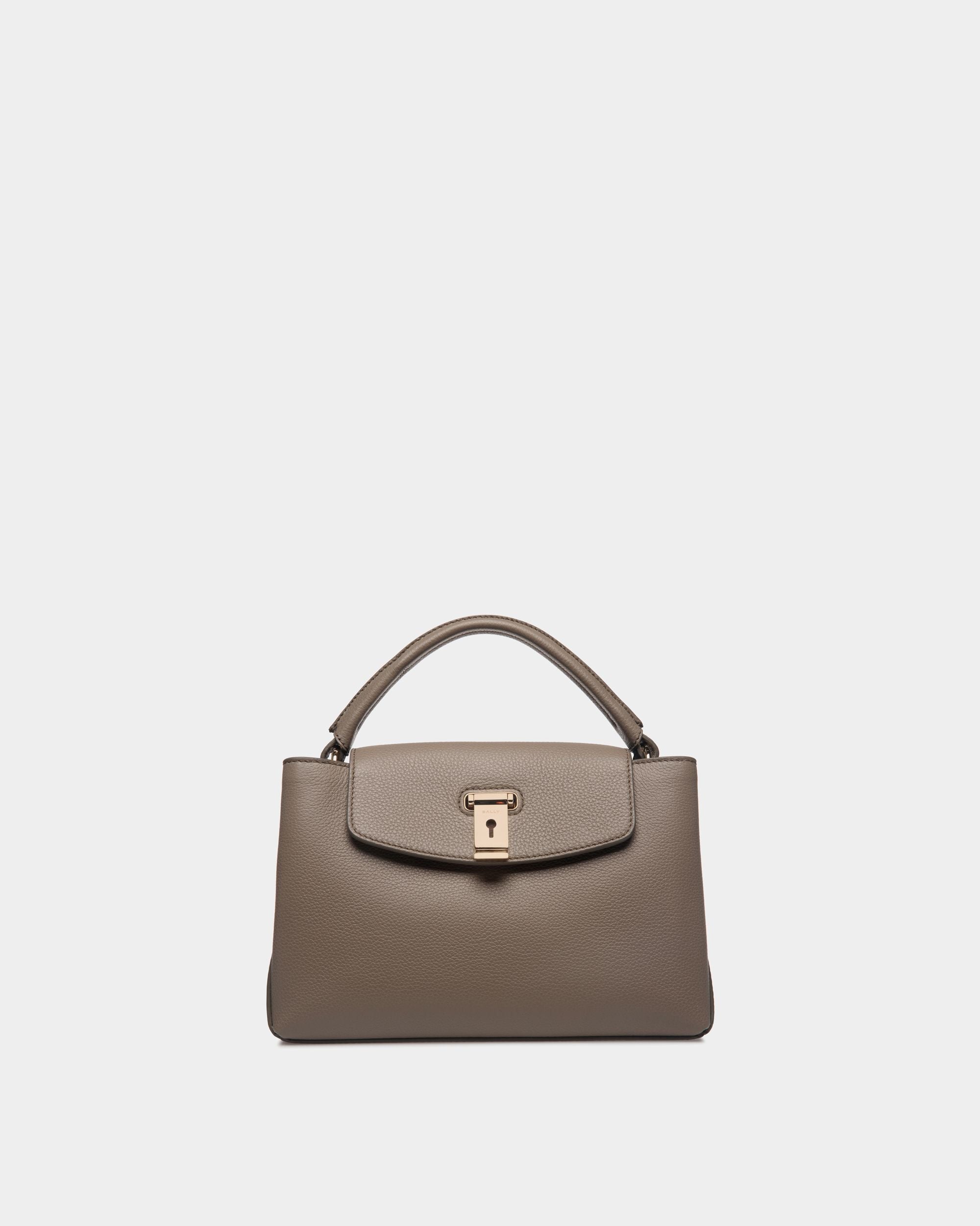 Kleine Henkeltasche Lock Me aus genarbtem Leder in Taupe