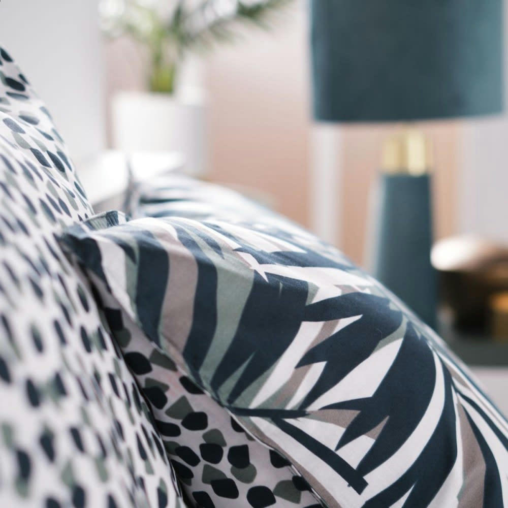 - Parure de couette 100% coton 57 fils imprimée 260x240 2 taies