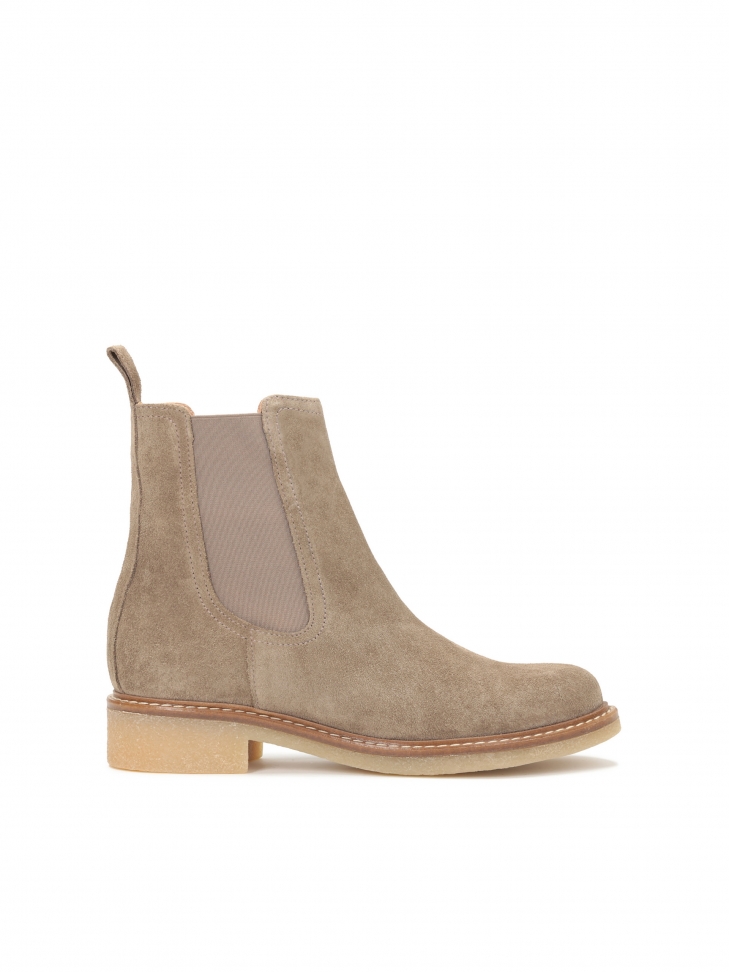 Ladies’ beige Chelsea boots