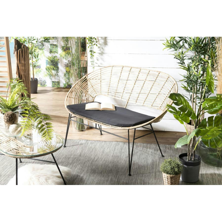CHLOE - Canapé 2 places en rotin naturel coussin noir pieds en métal