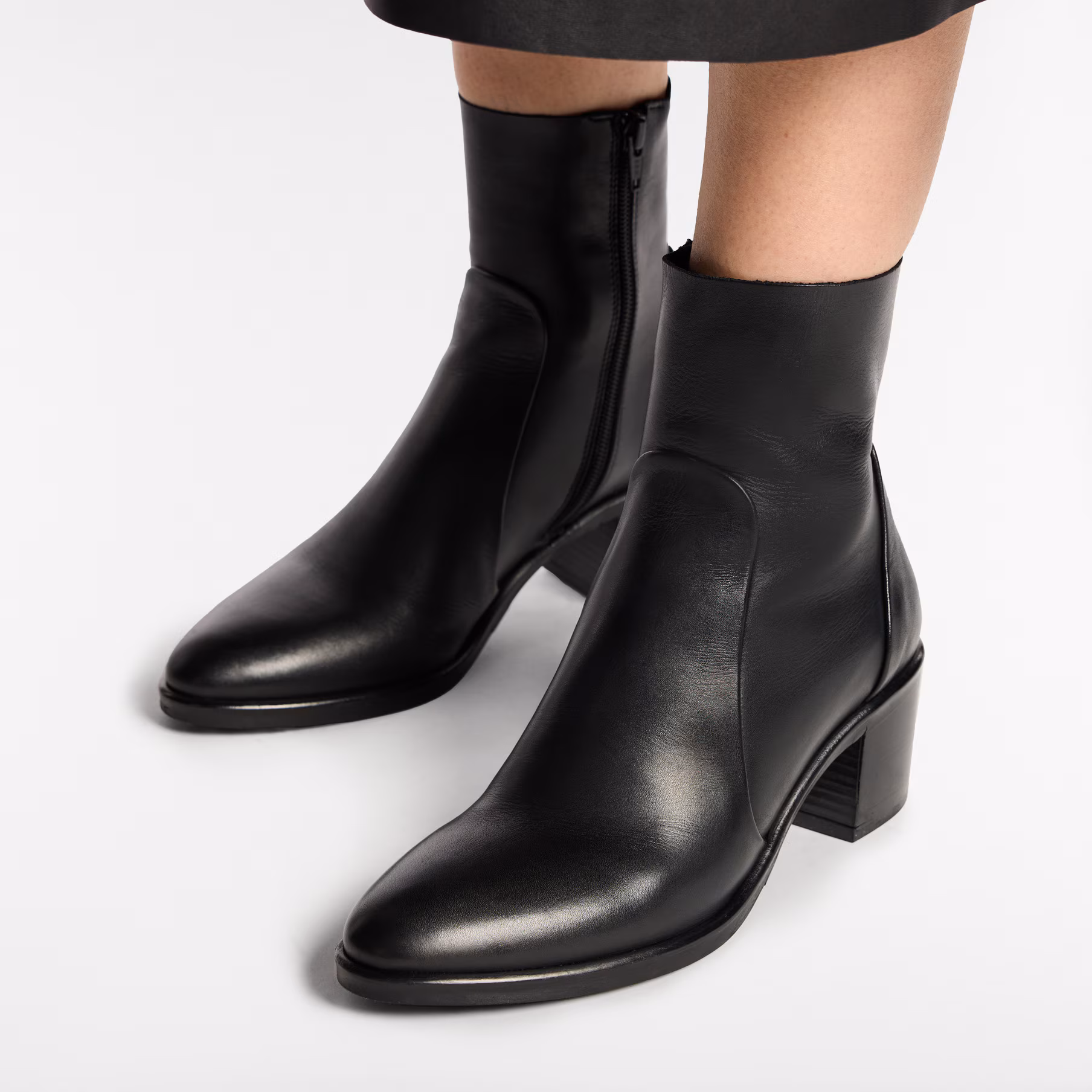Kicking<br>Slim Ankle Boot