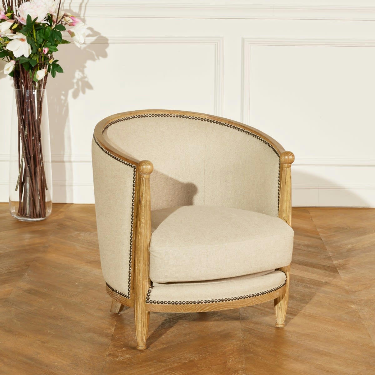 CAROLE - Petit fauteuil tonneau en lin naturel