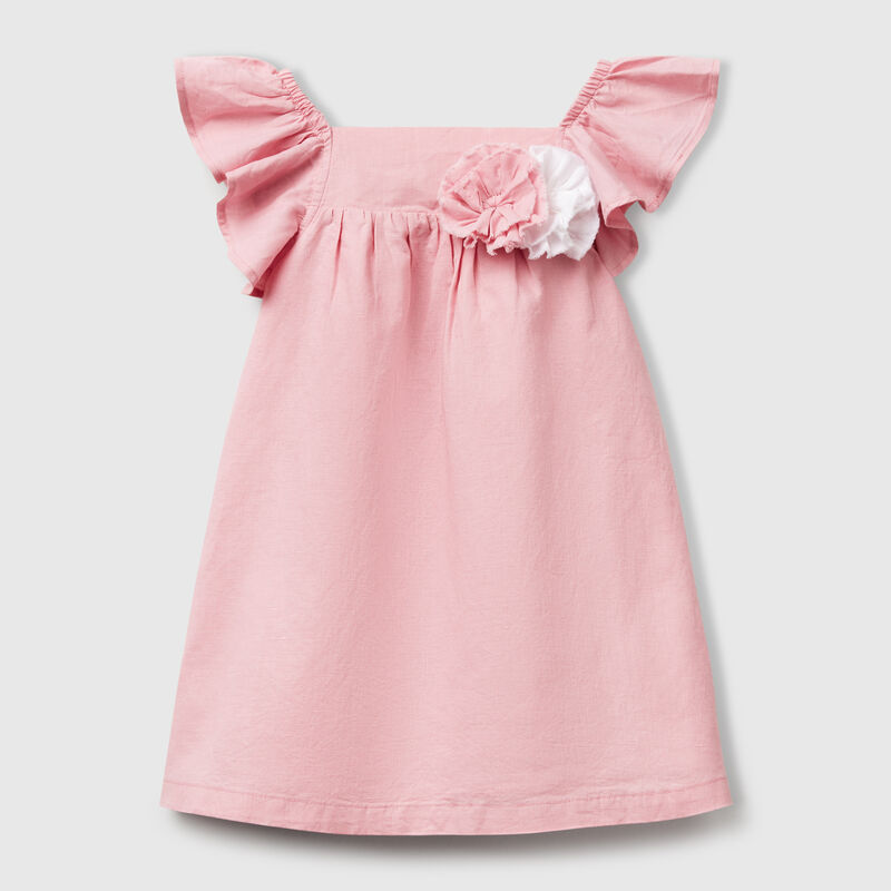 Sleeveless dress with flower applique