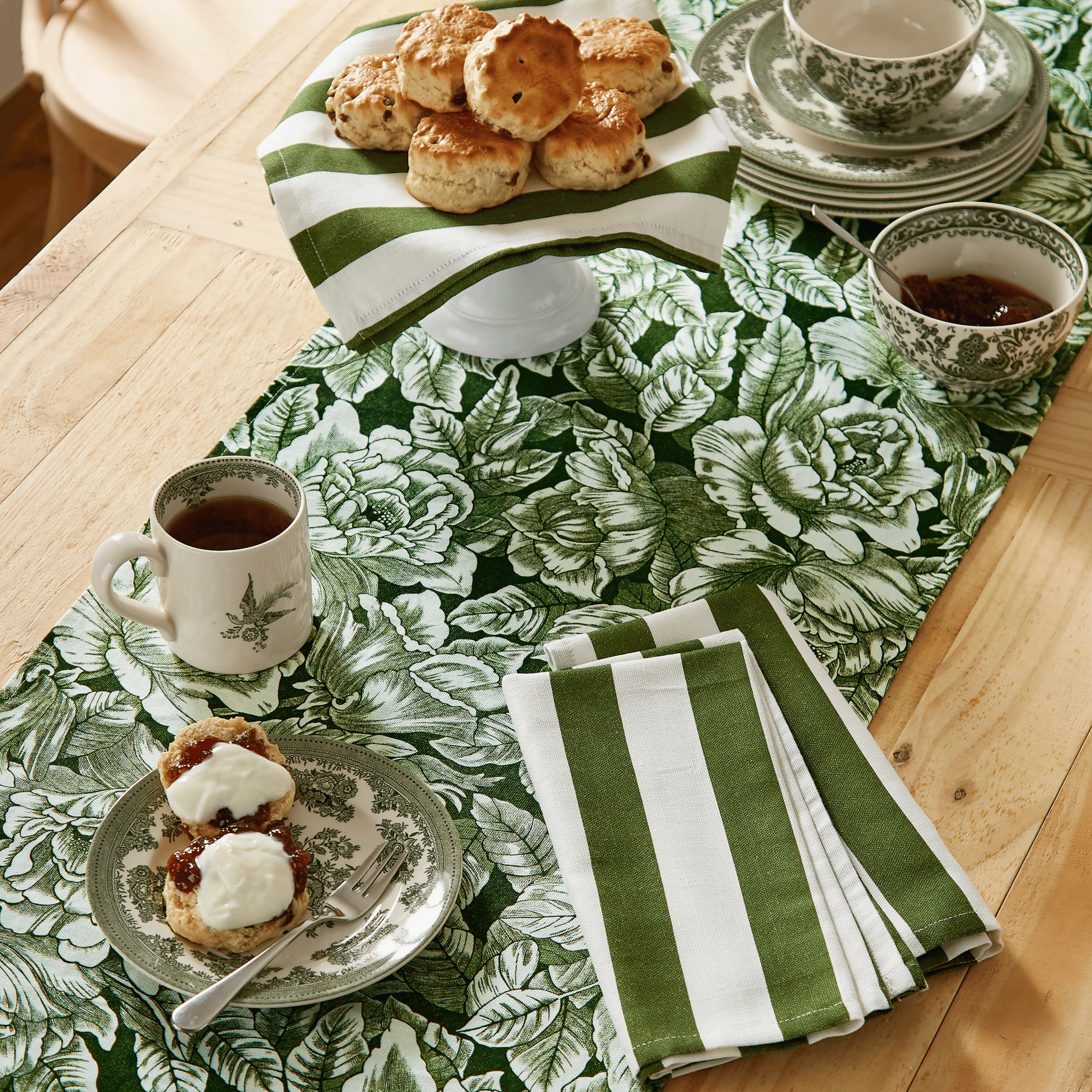 Burleigh x Bedeck of Belfast Green Hibiscus Table Runner