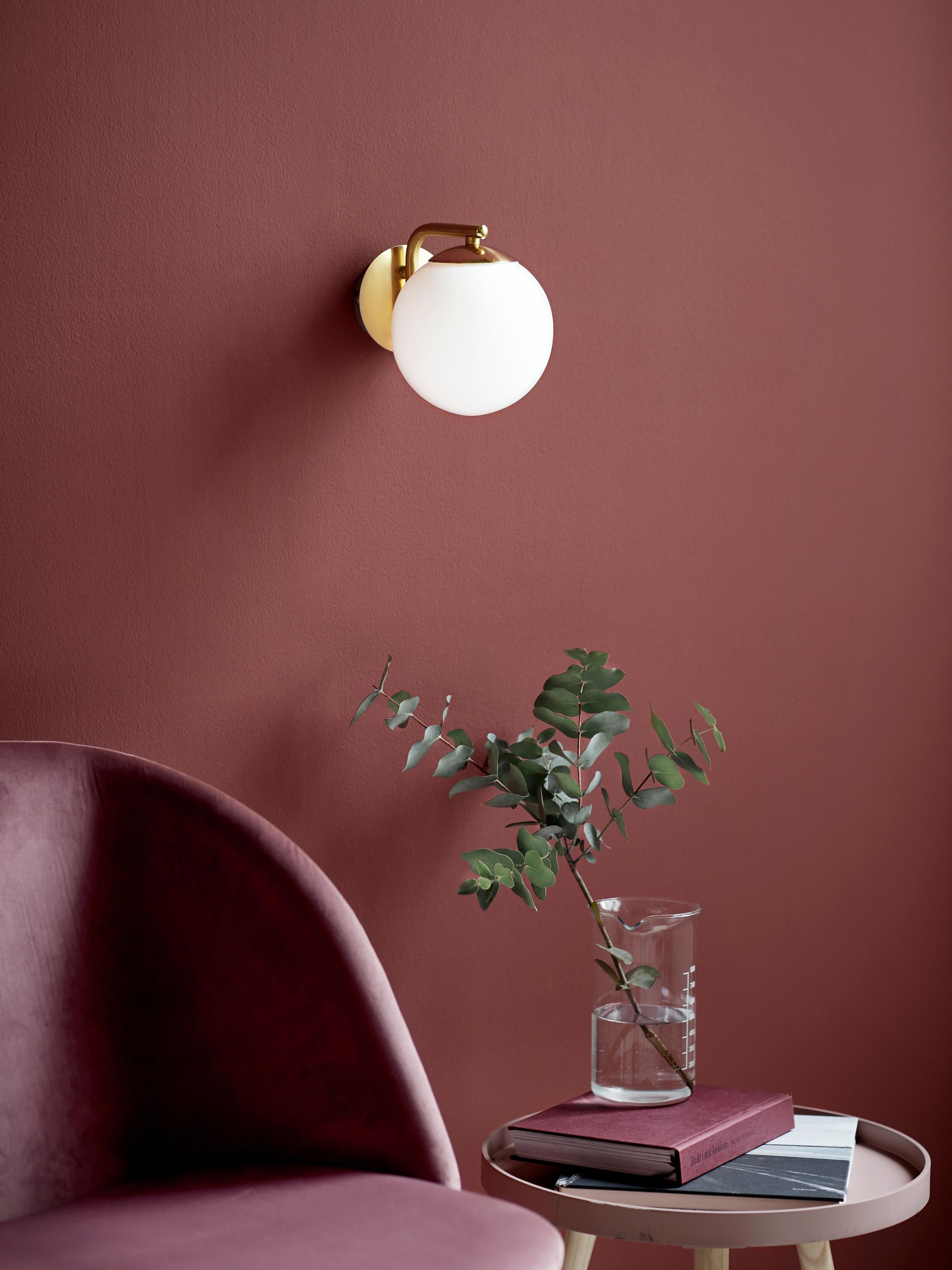 Wandleuchte Grant mit Stecker aus Opalglas