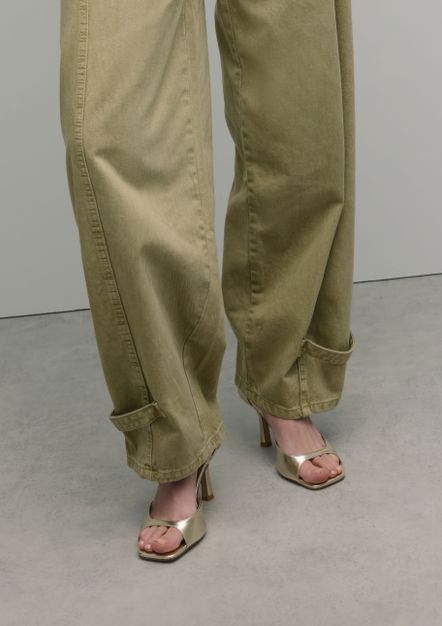 Gouden sandalen met hak