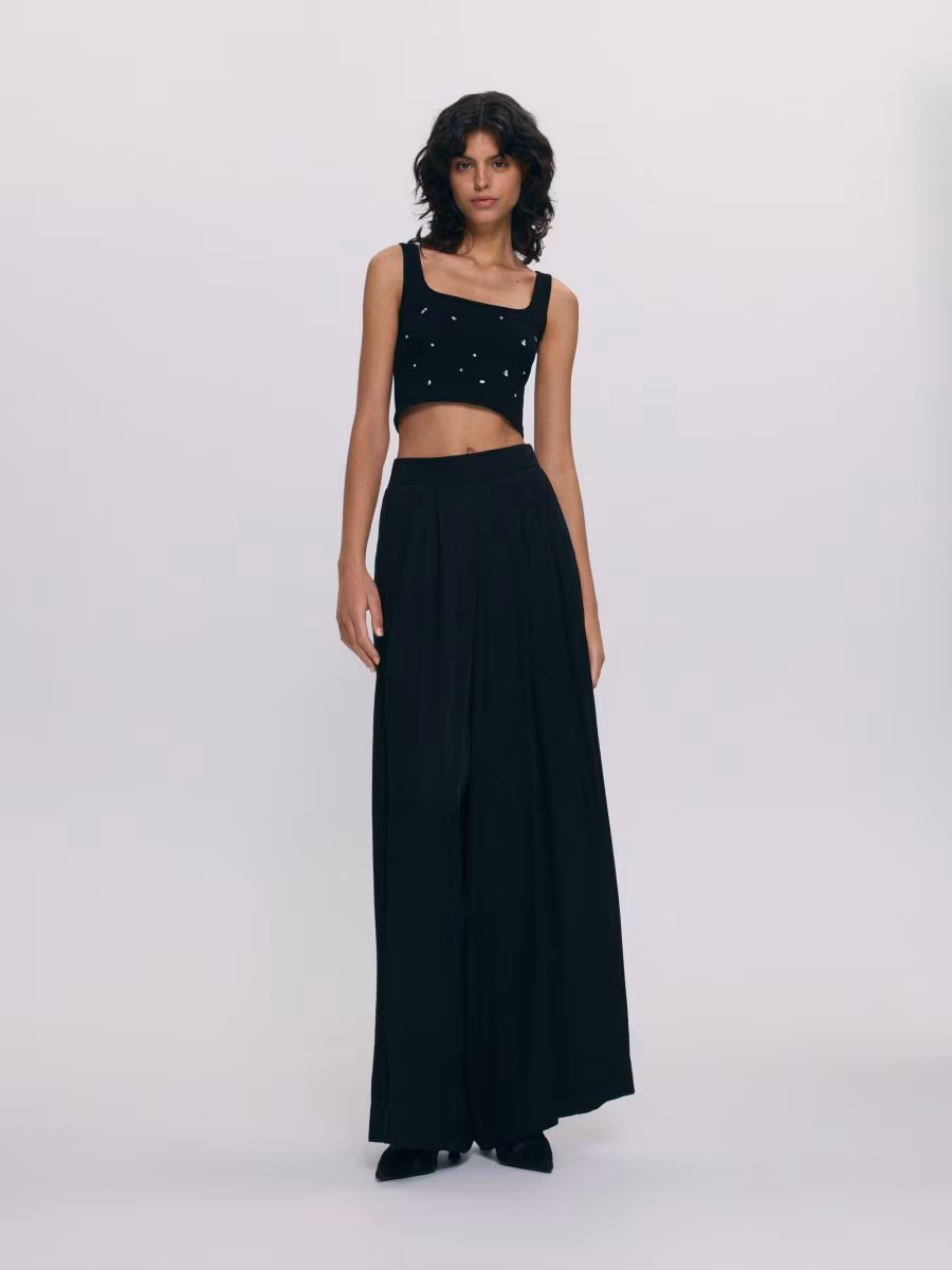 Top With A Decorative Appliqu&eacute;