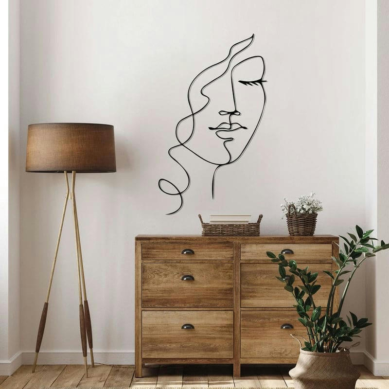 - Décoration murale femme aux cheveux bouclés en métal noir 36x60 cm