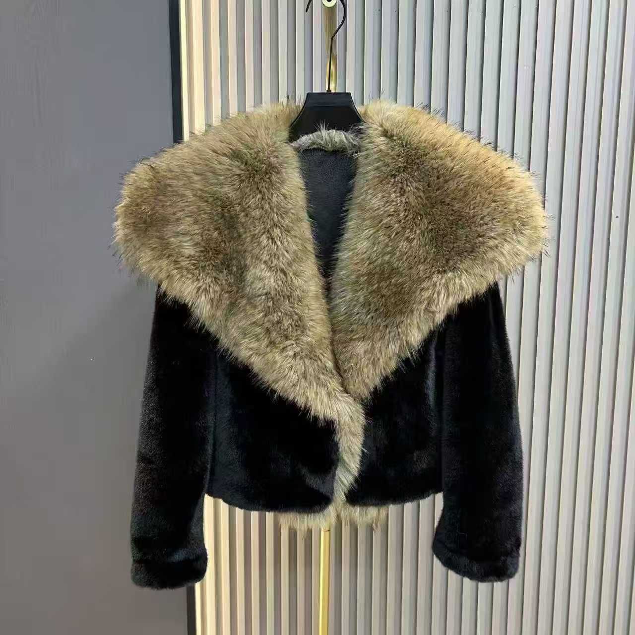 PEACH ACCESSORIES Large Plush Collar Faux Fur Winter Jacket Coat