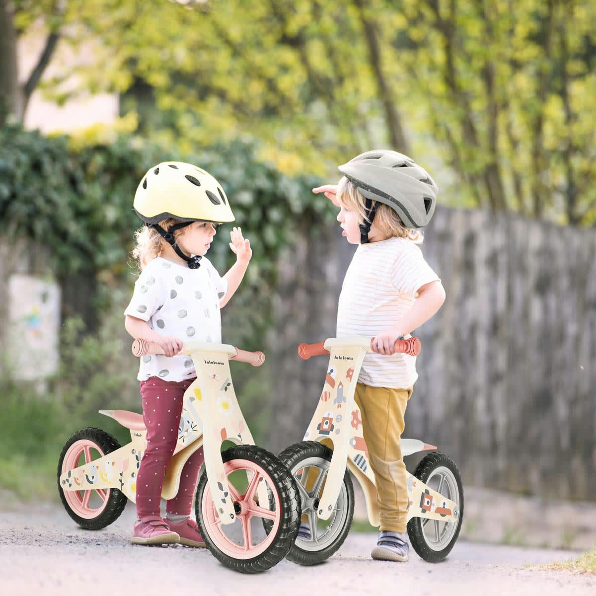 - Vélo sans pédales pour enfants en bois naturel rouge et gris