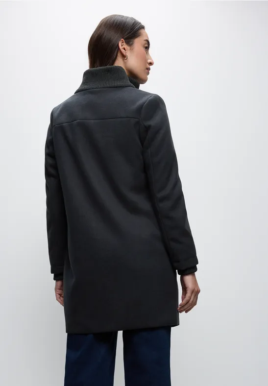 Mantel mit Strickdetails