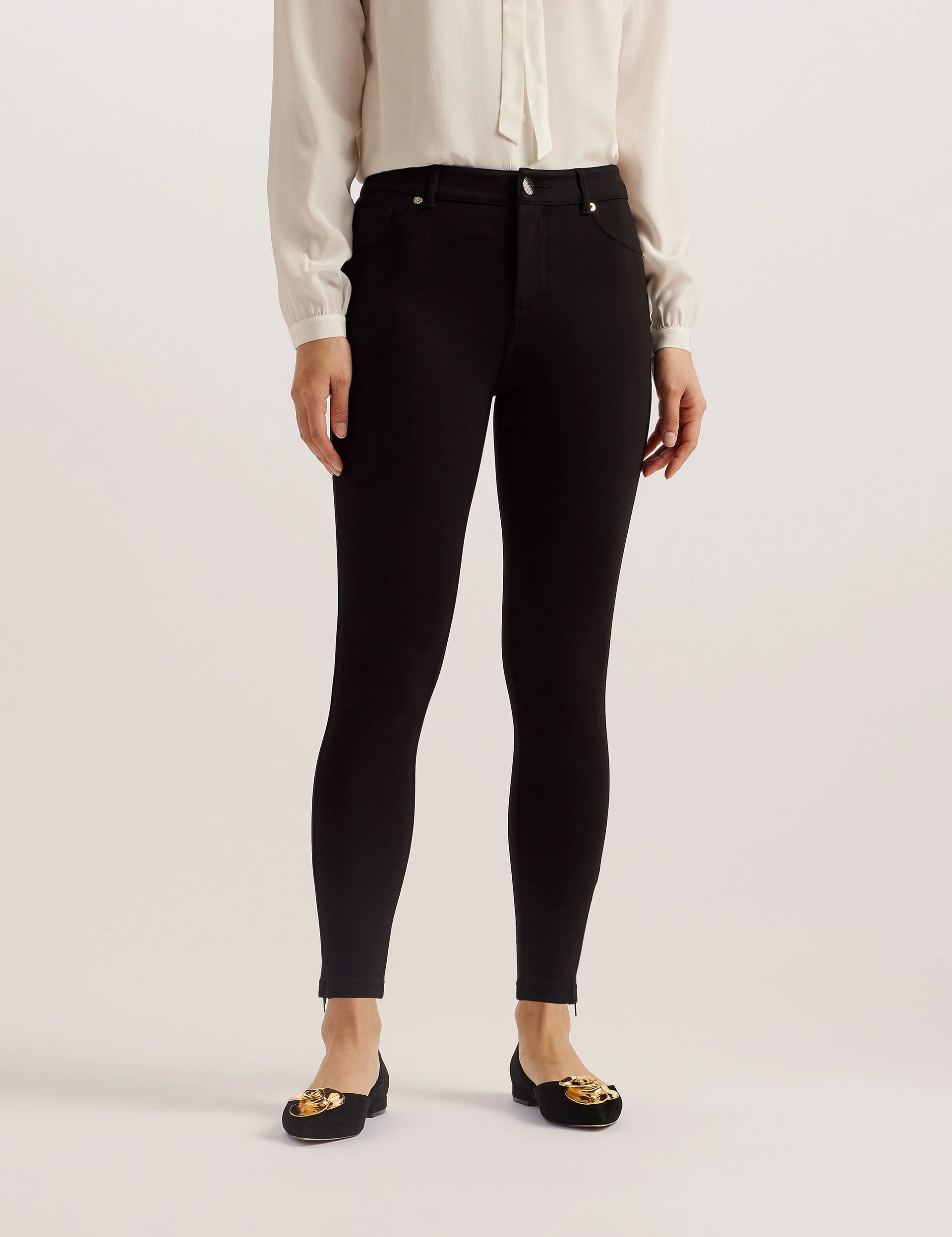 STRENTI | BLACK