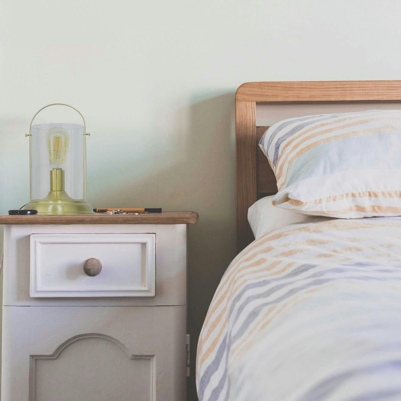 LOCTUDY - Lampe en verre transparent, base en métal doré