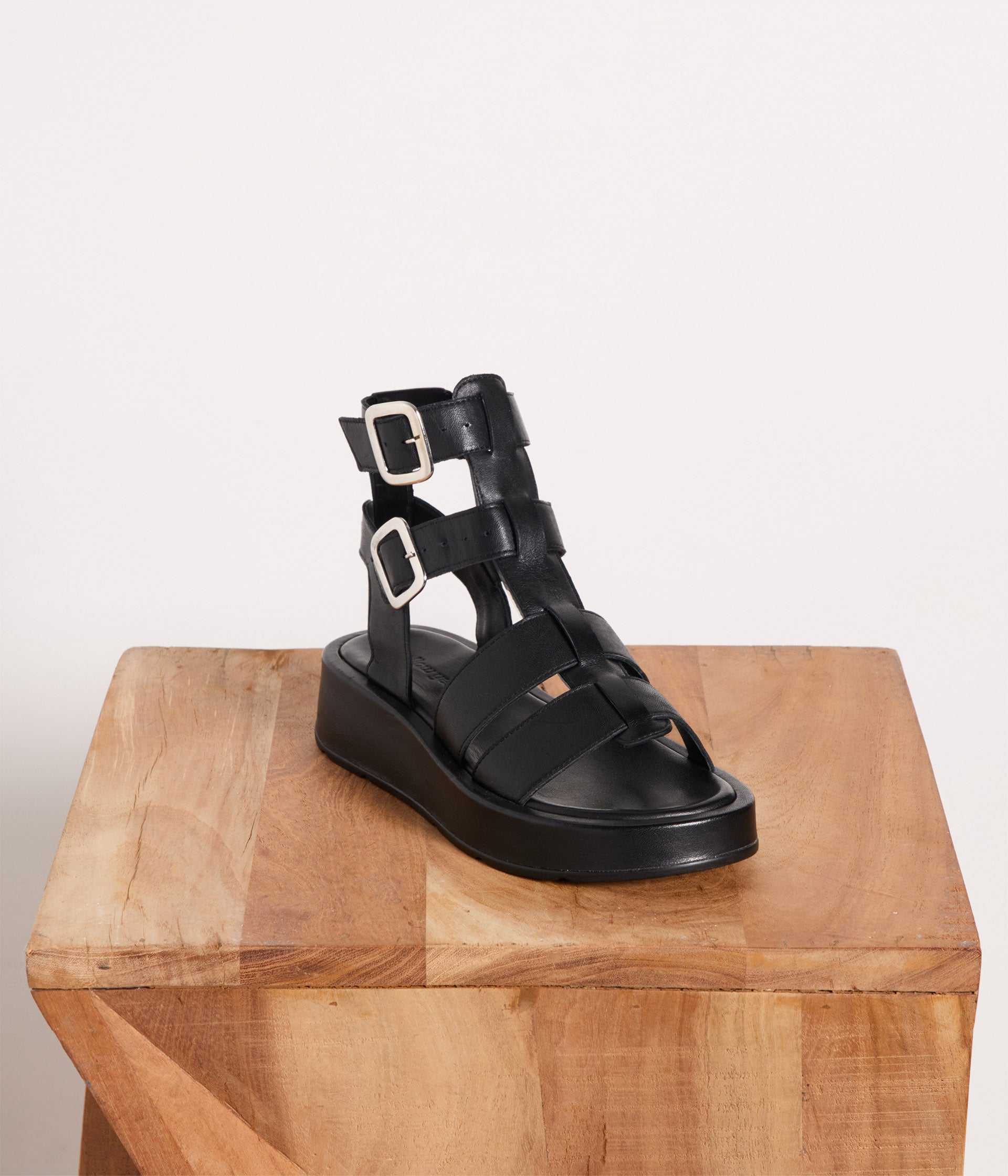 Spartiates en cuir noir Titia