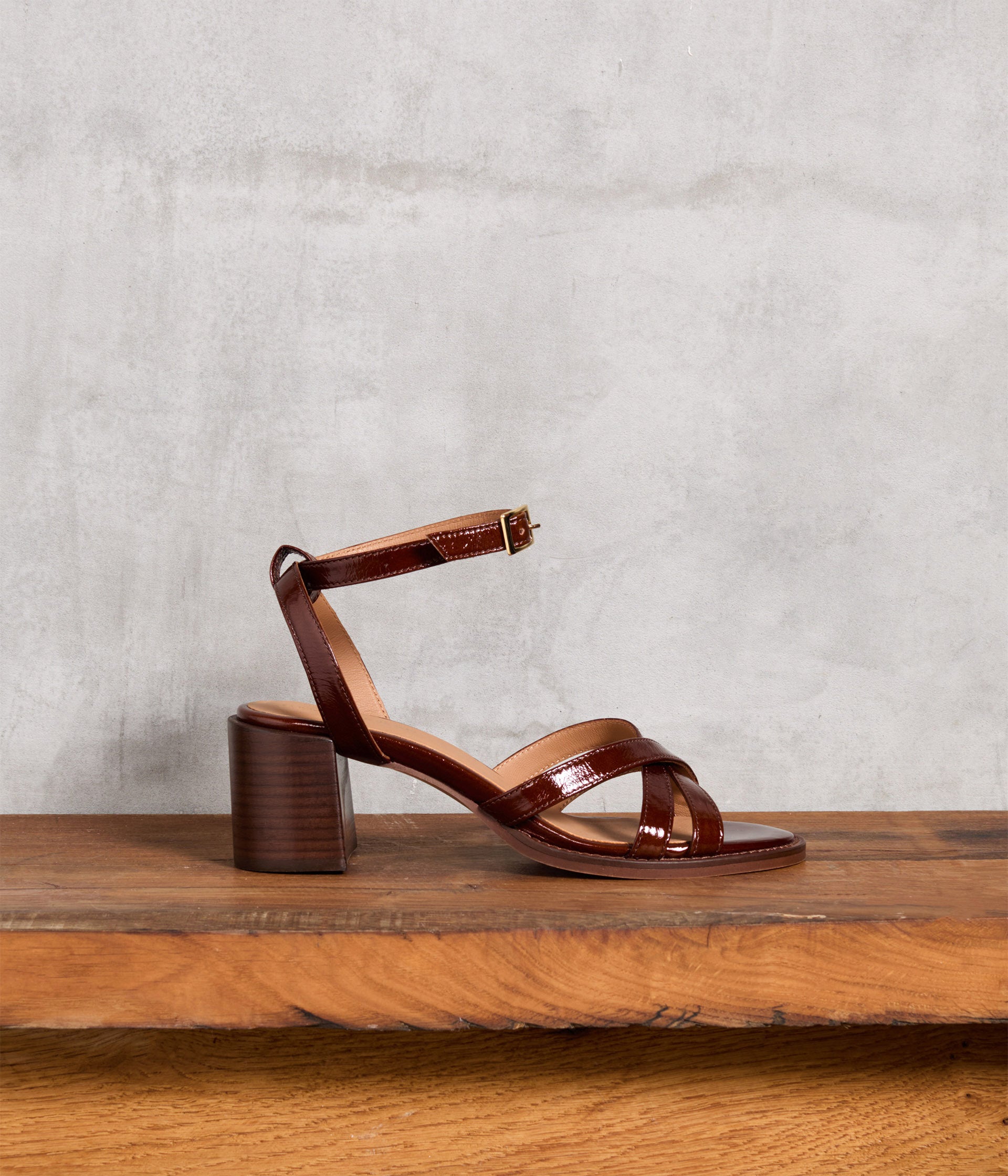 Sandales vernies marron Elior