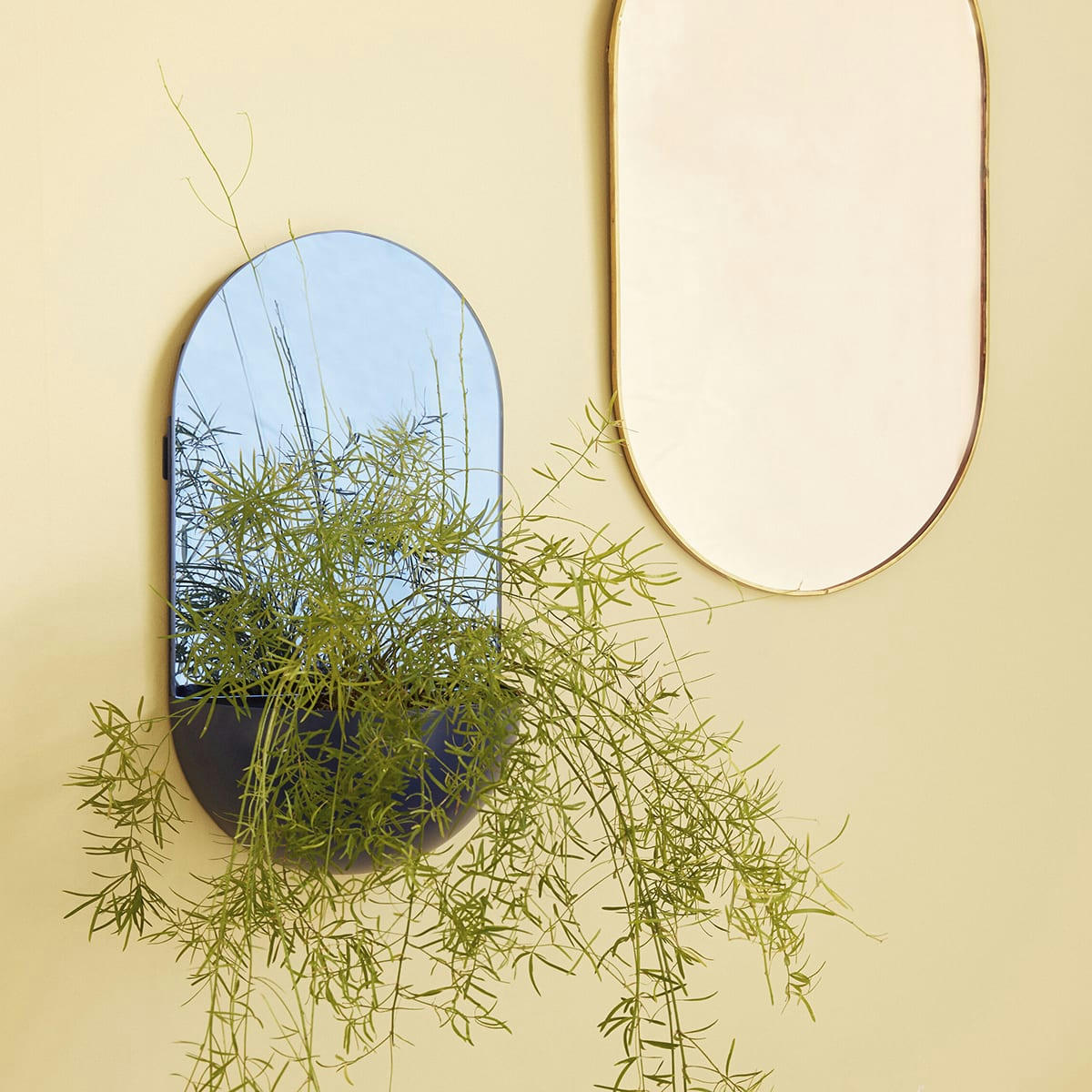 VIEW - Miroir ovale mural en laiton or et rose