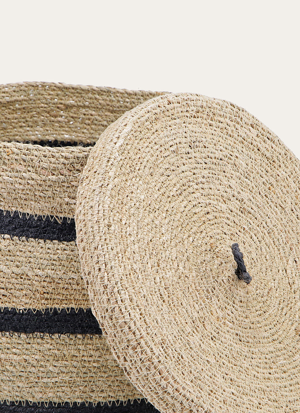 GRAND PANIER EN FIBRES NATURELLES AVEC COUVERCLE NATUREL / NOIR