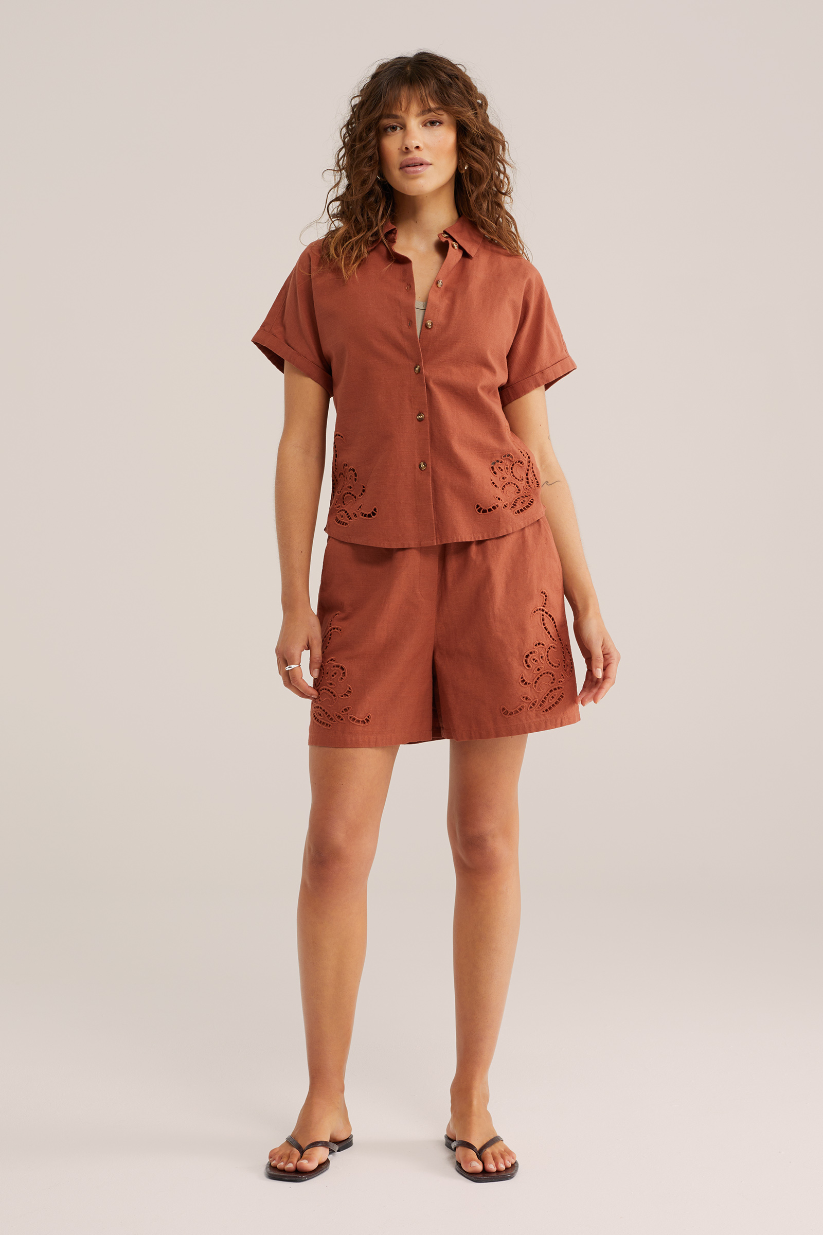 Dames blouse met broderie anglaise