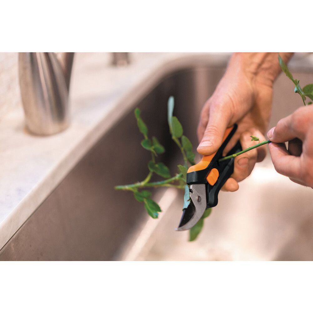 BESKJÆRINGSSAKS FISKARS SOLID SP140