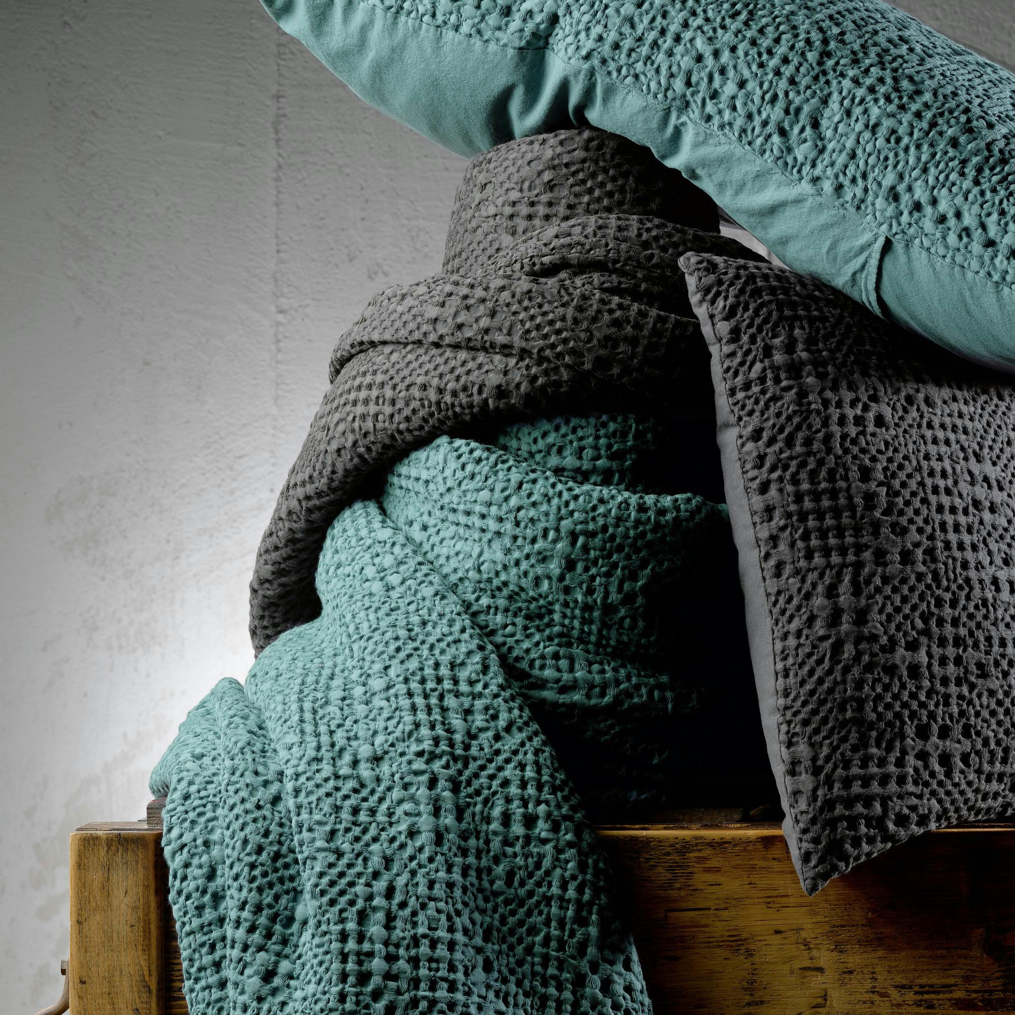 TANA - Jeté   en coton prusse 180 x 260