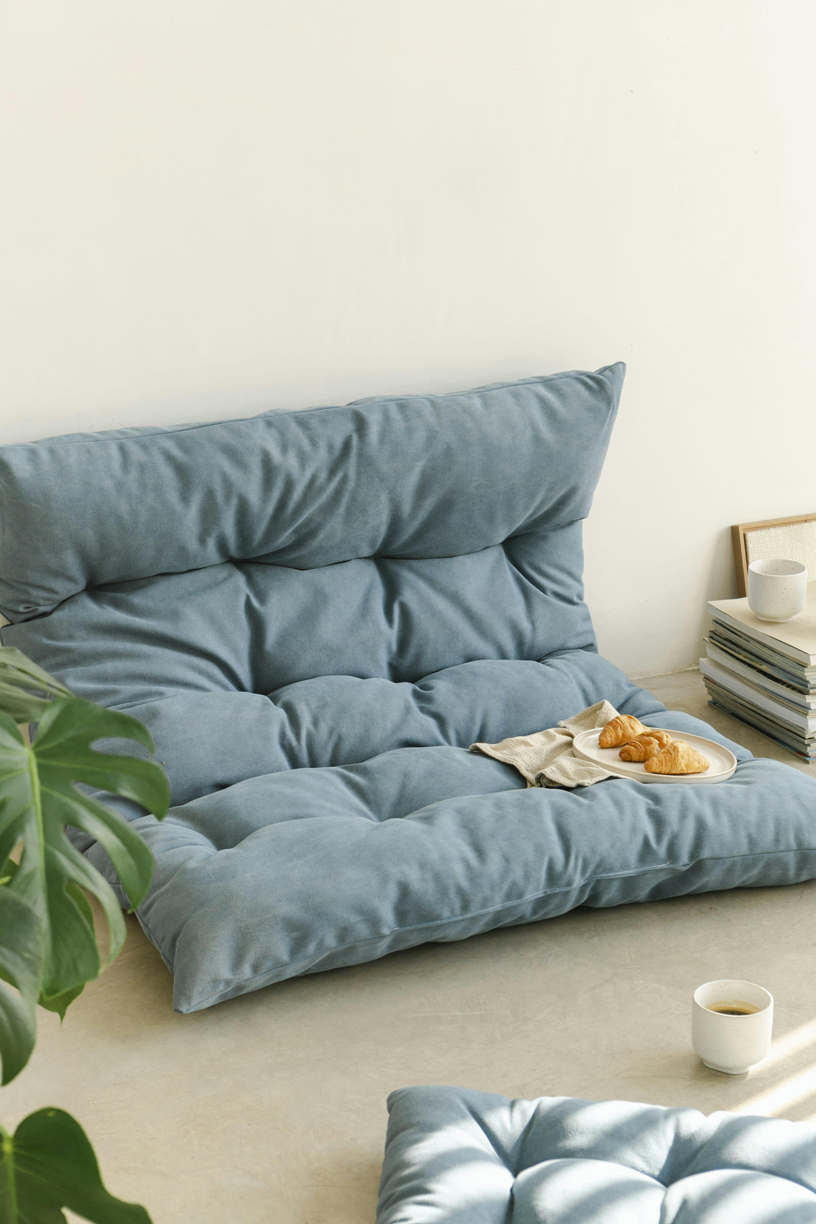 CALMA - Coussin de sol en coton bleu 60x60