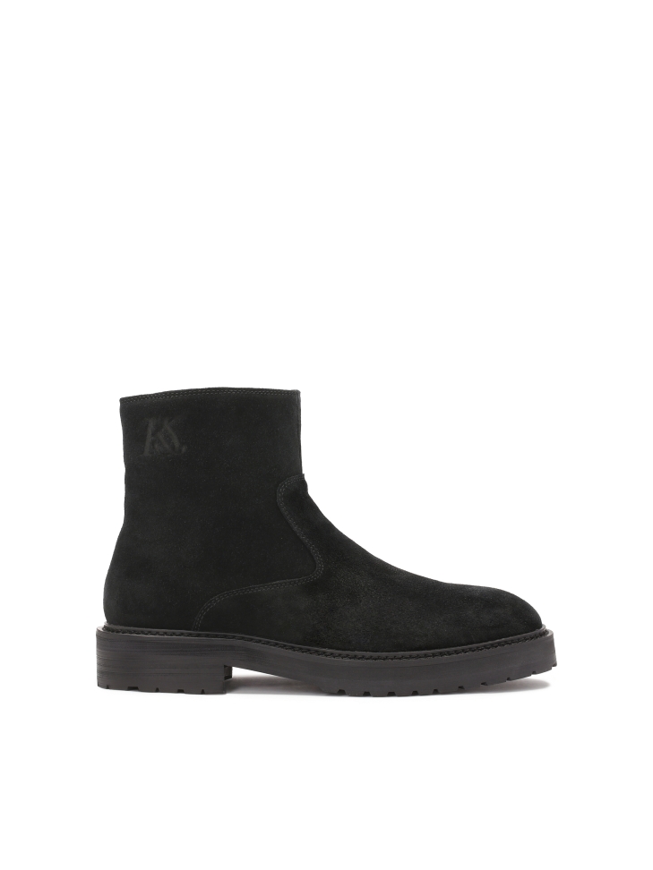 Men's suede boots in black color