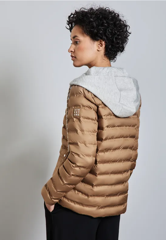 Jacke mit abnehmbarer Kapuze