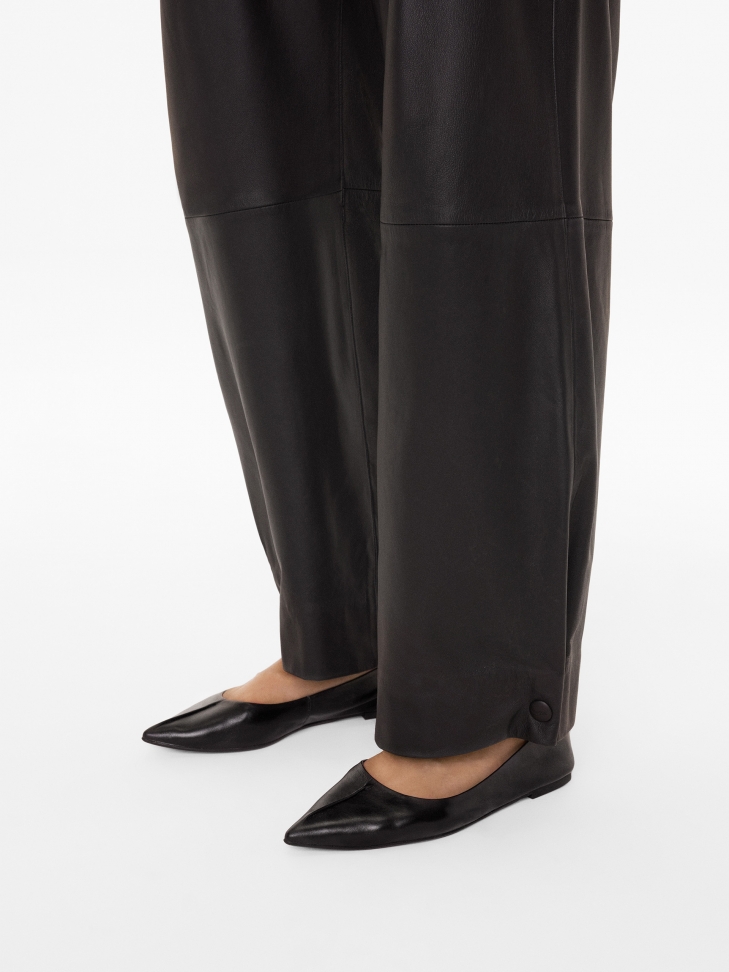 Ladies’ black leather ballerinas