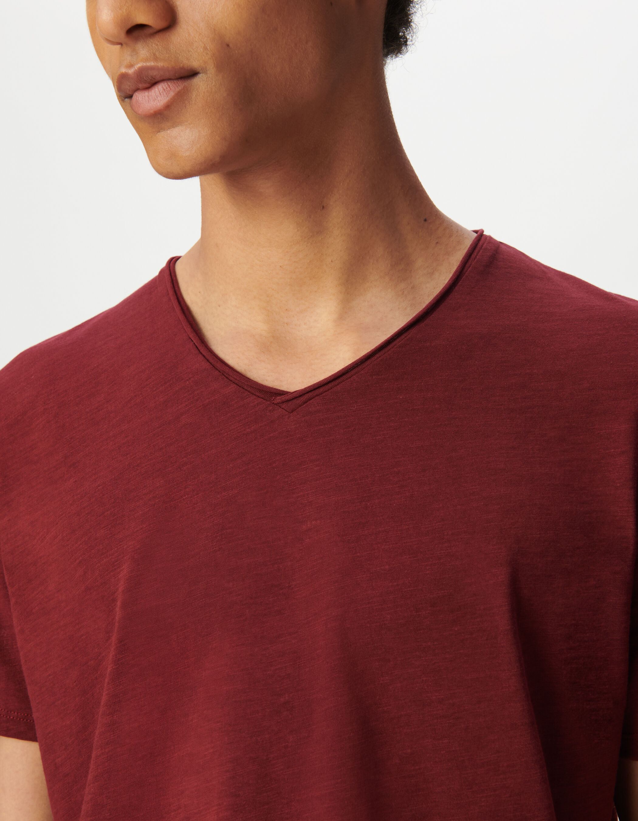 T-shirt encolure V bleu grisé coton bio flammé Homme