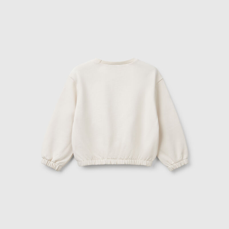 Sweatshirt with pockets