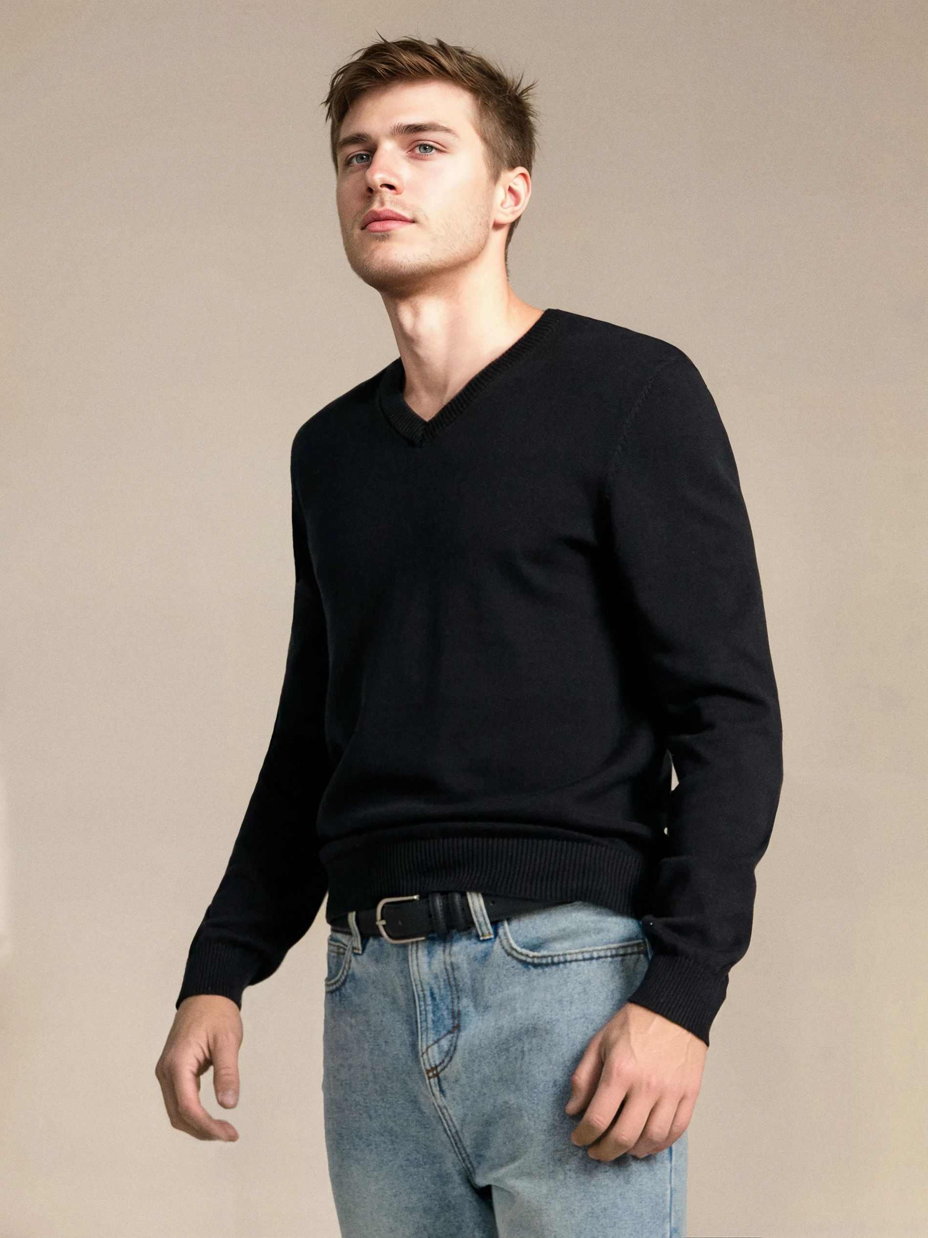 Sweter z dekoltem w serek