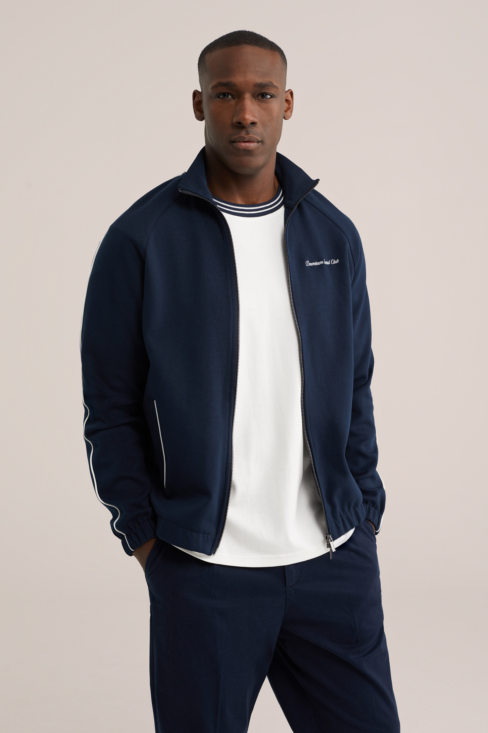 Heren regular fit sportief vest met embroidery