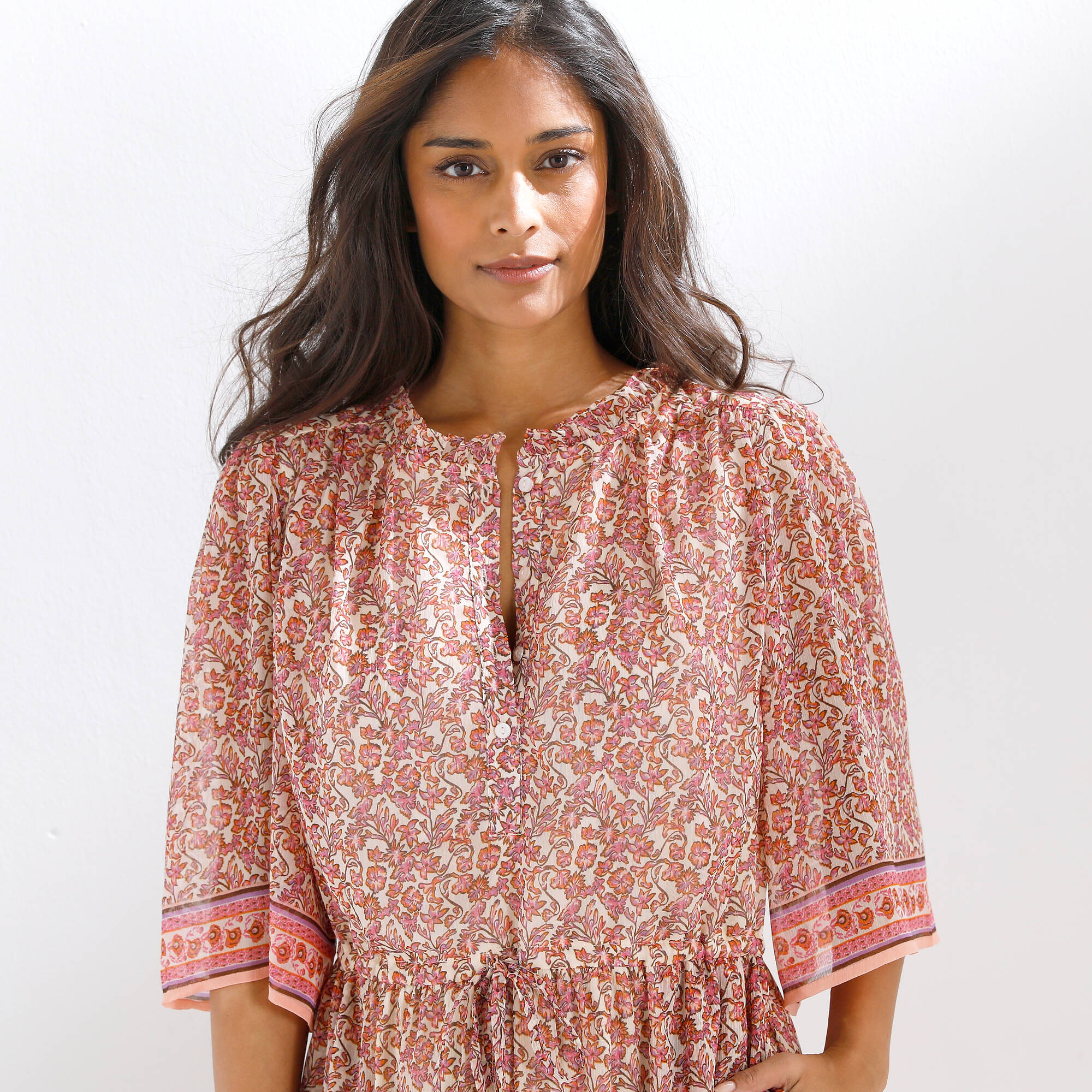 Robe longue en voile imprimé, manches papillon