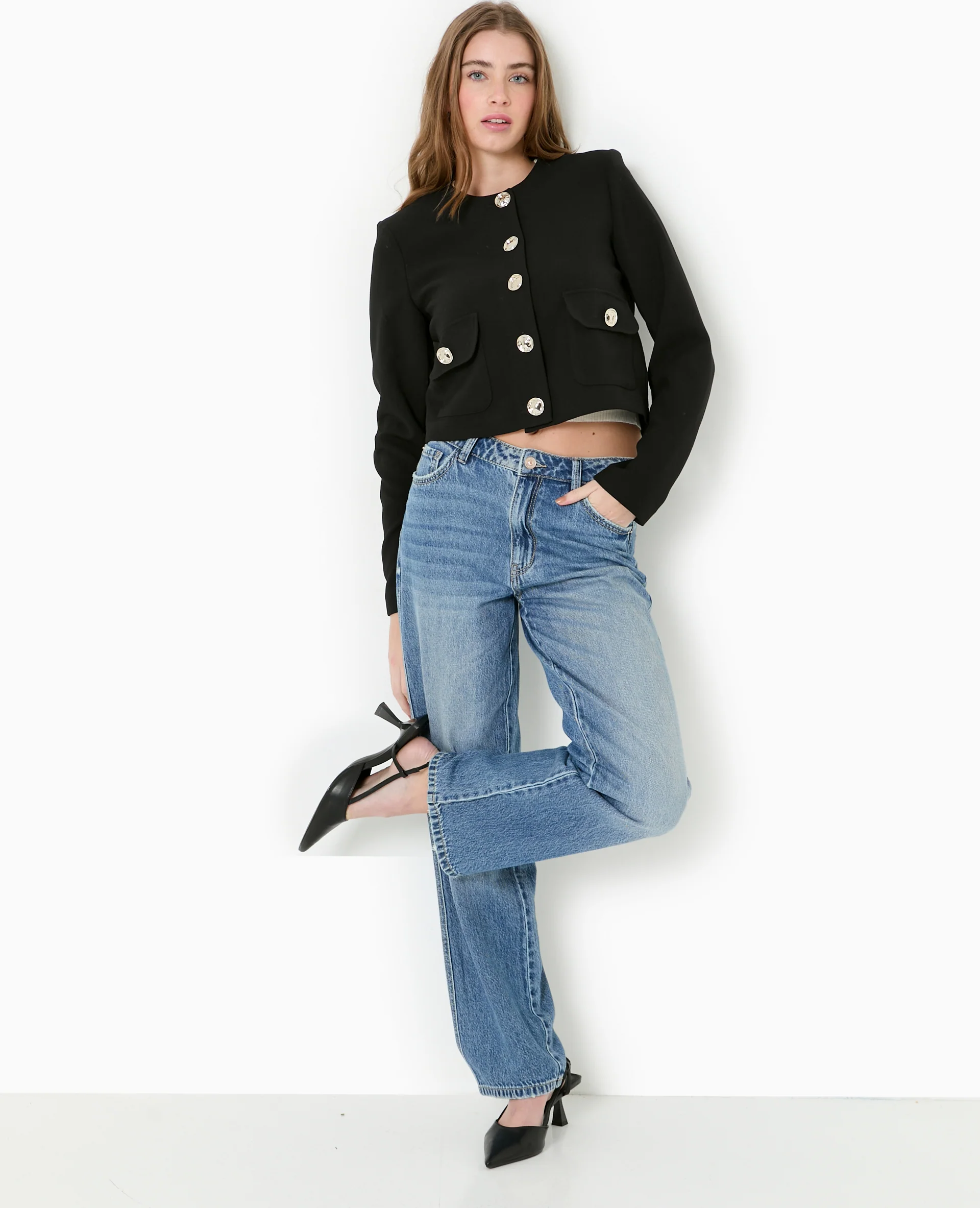 Veste droite et courte avec boutons fantaisie