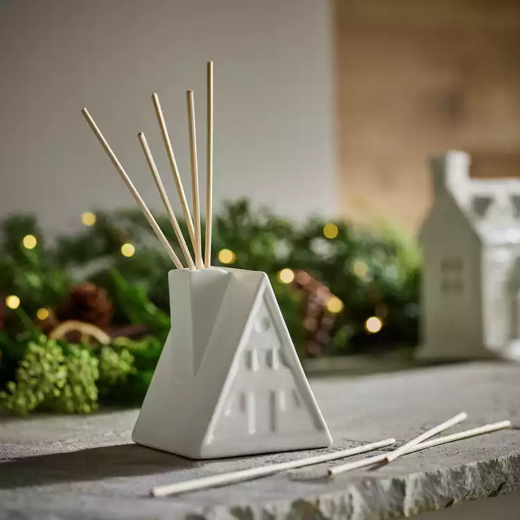 Habitat 150ml Reed Diffuser - Under the Mistletoe