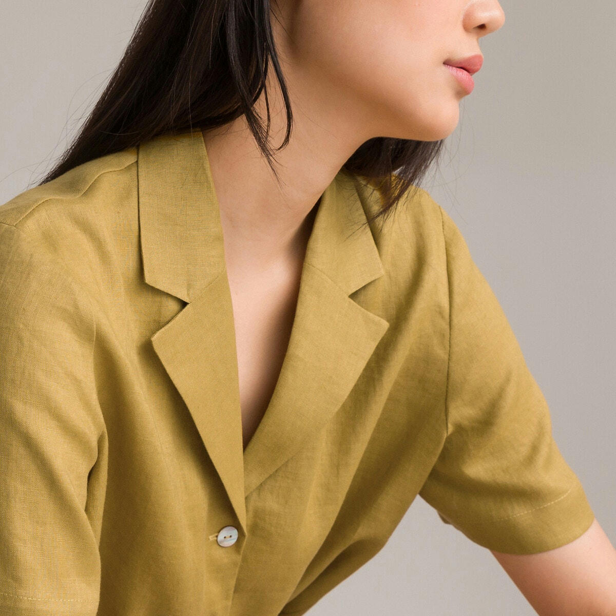 Chemise en lin col tailleur, manches courtes