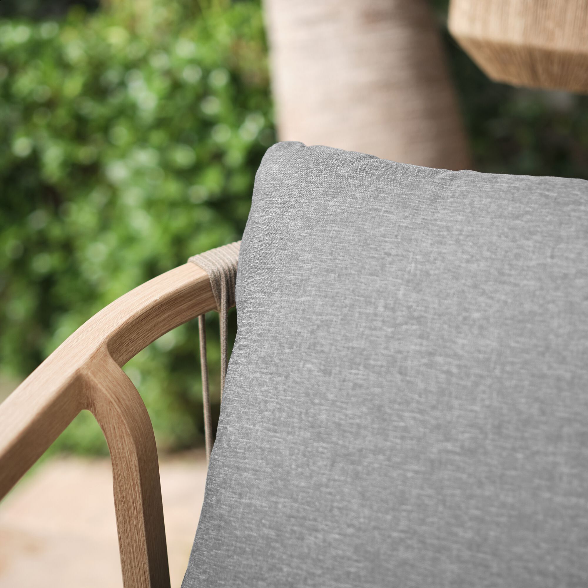 MYRTHE - Chaise de jardin avec accoudoirs en aluminium effet bois - gris